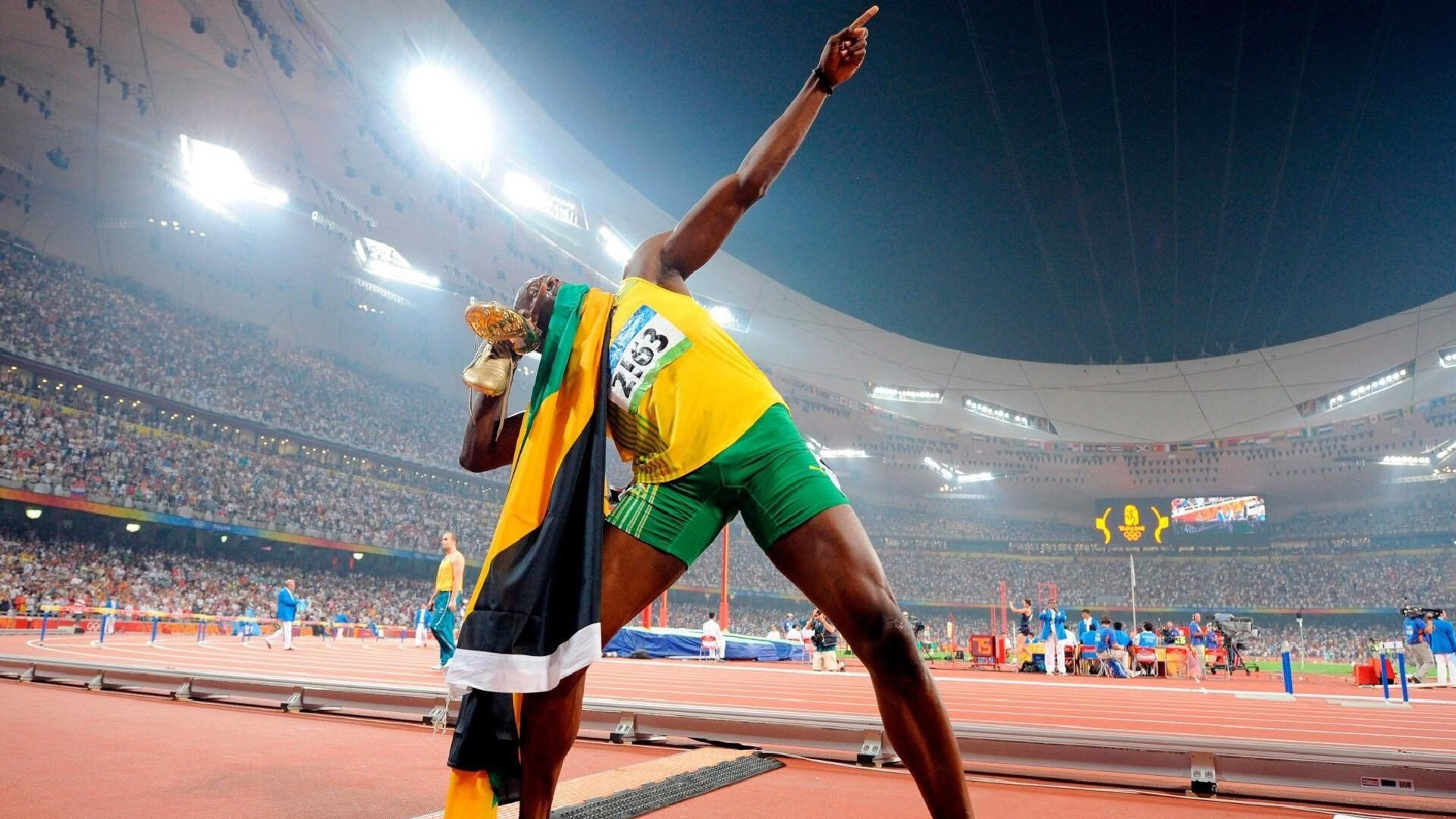 加拿大队引发争议！Doinb官方宣布险胜新规赛场气氛高涨